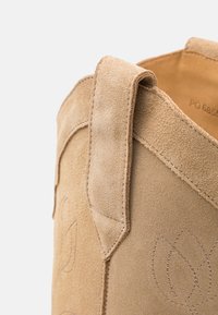 ALOHAS LIBERTY - Kovboju/motociklistu tipa zābaki - beige