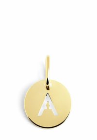 Runder goldener Anhänger mit polierter Oberfläche; mit einem ausgeschnittenen Buchstaben "A" in einer kontrastierenden Metallfarbe. Öse zur Befestigung oben.