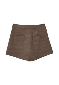 Shorts marroni a righe con un design sartoriale, dotati di una vita alta e due tasche sul retro. Il tessuto ha una consistenza liscia.