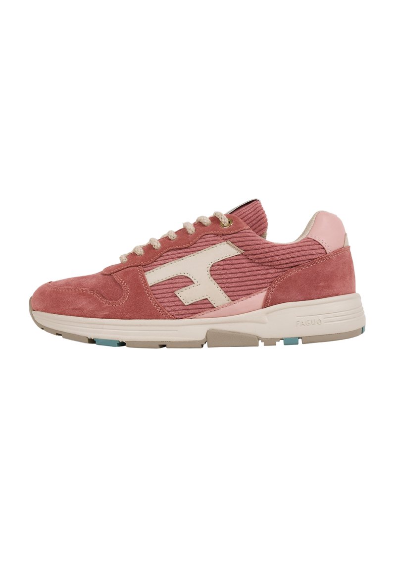 Sneaker in camoscio rosa e corda con dettagli bianchi, lacci rotondi e una superficie testurizzata. Presenta un logo e una suola spessa.