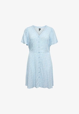 Rochie albastru deschis cu mâneci scurte, model floral alb, decolteu în V și închidere cu nasturi în față, lungime până la genunchi cu fustă ușor evazată.