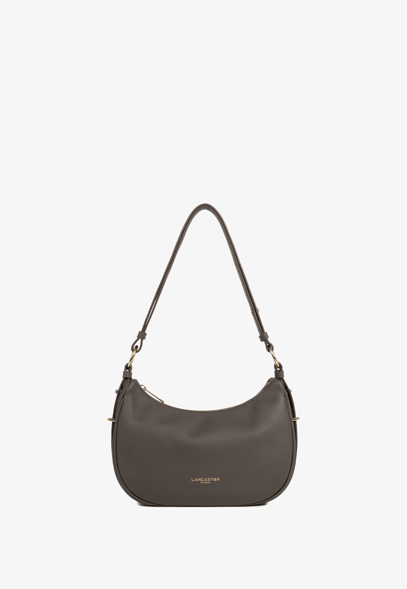 Borsa a spalla in pelle marrone scuro con zip dorata e logo "LANCASTER PARIS" sul davanti, dotata di un unico manico regolabile.