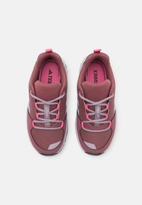 Adidas Terrex AX4R UNISEX - Scarpa da hiking - quiet crimson/silver dawn/pink fusion