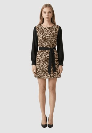 Outfitters Nation, VESTIDO ANIMAL PRINT CON CINTURÓN Y MANGA LARGA - Vestido informal - camel