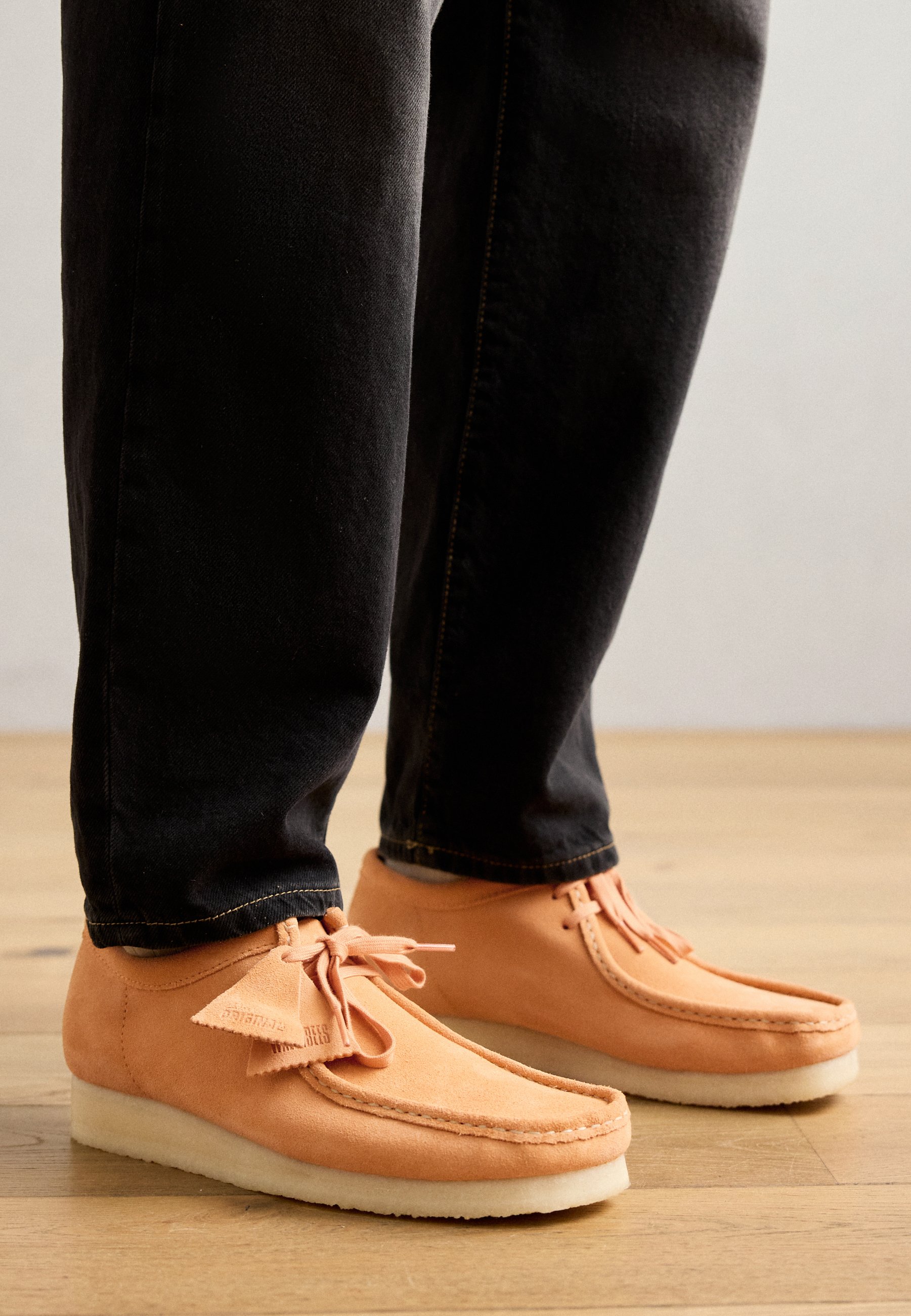 Clarks Originals WALLABEE - Lace-ups - pale peach/orange