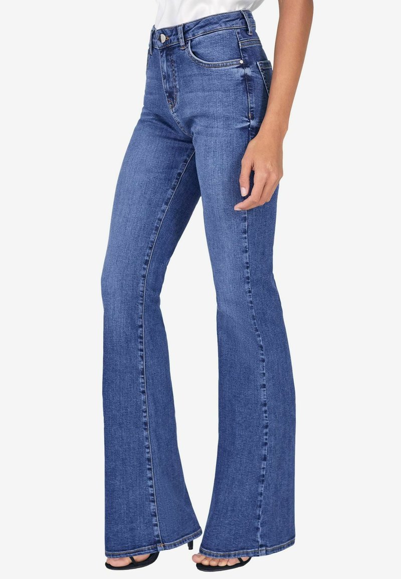 Lipsy MID RISE PETITE - Traperice krojene za nošenje s čizmama - authenctic blue
