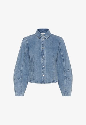 Világoskék farmerdzseki hosszú, puffadt ujjakkal, hegyes gallérral és elülső patentos záródással.