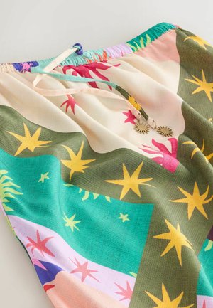 Mitmevärviline seelik troopilise mustriga, mis hõlmab tähti ja lehestikku. Valmistatud kerge kangaga, millel on kummist vöökoht ja pael.