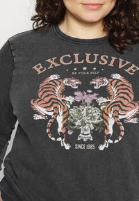 ONLY Carmakoma CARMIKO LIFE TIGER BOX - Camisola - black