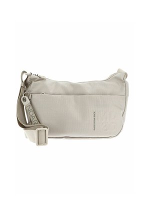 Sac bandoulière beige en tissu texturé, avec fermeture éclair, strap réglable et logo en relief sur un côté.