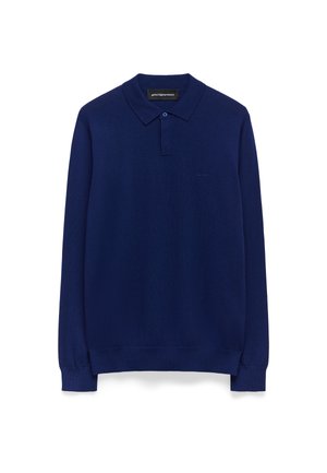 Polo à manches longues bleu marine en tissu tricoté, avec un col classique, une patte de boutonnage à trois boutons et un petit détail de poche poitrine.