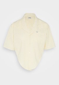 Chemise à manches courtes en vichy jaune avec col, fermeture à boutons à l'avant et poche poitrine gauche. Le matériau semble léger avec un motif à carreaux.