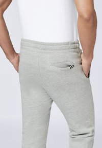 Chiemsee MIT PRINT - Jogginghose - neutral gray melange