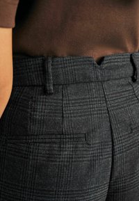 Next CHECK SLIM . TALL - REGULAR FIT - Pantaloni - grey black