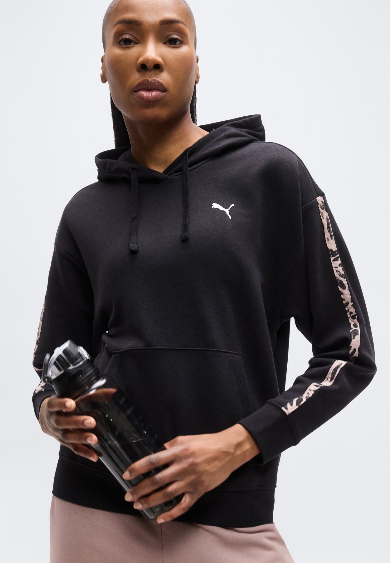 GRAPHIC ANIMAL COMFORT HOODIE