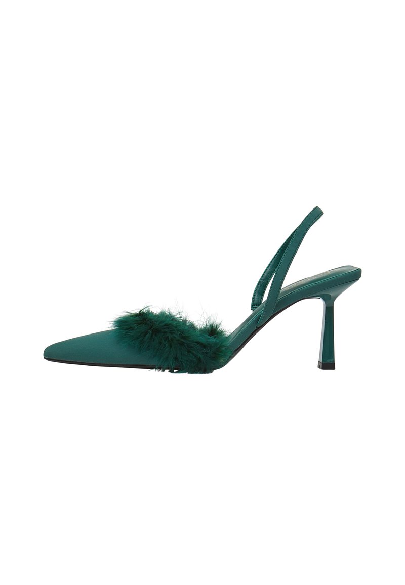 Pump slingback in raso teal con punta affusolata, caratterizzato da un accento soffice teal sulla parte anteriore del piede e un sottile tacco a stiletto.