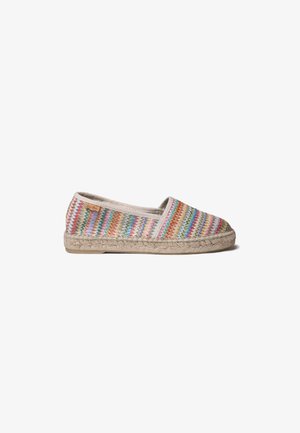 Espadrille mit einem gewebten, mehrfarbigen Zickzackmuster, hellbeigem Leinensaum und einer Sohle aus natürlichem Juteseil. Flaches und geschlossenes Design.