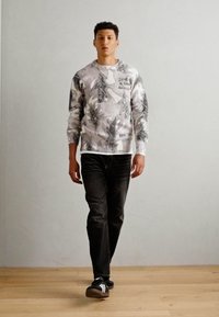 Scotch & Soda PRINTED DROPPED SHOULDER - Strickpullover - eggnog/grey