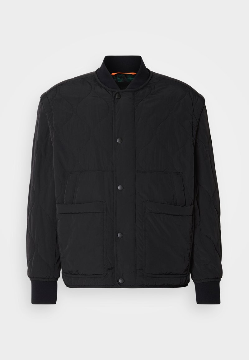 Schwarze gesteppte Jacke mit geripptem Kragen, vorderem Druckknopfverschluss und zwei großen Taschen. Sie hat eine glatte Textur und ein gepolstertes Design.