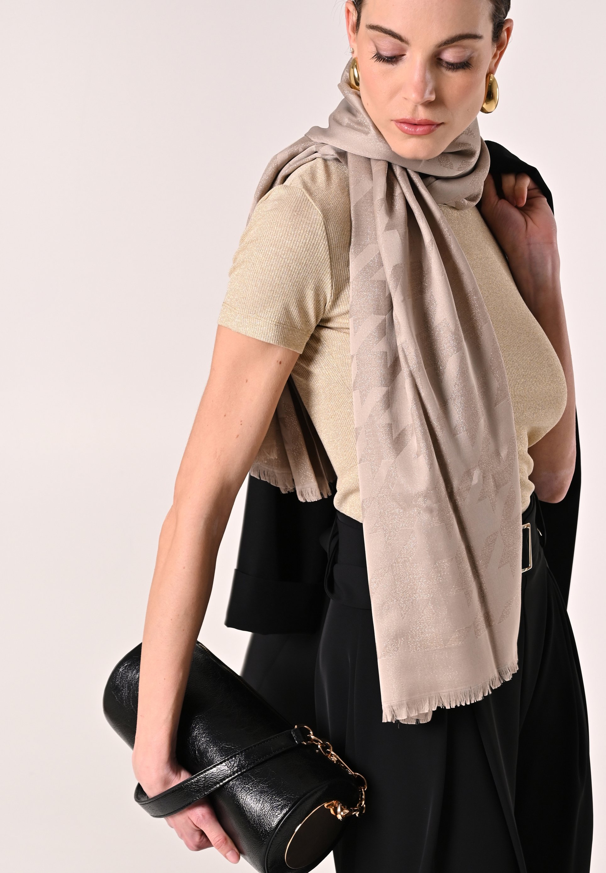 Gg Jacquard Sciarpa Gucci Borchie Poltrona Con Motivo GG Jacquard