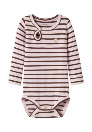 Body bébé manches longues avec rayures horizontales roses et marron, boucle de col boutonnée et trois boutons-pression à l'entrejambe.