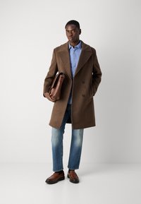 Isaac Dewhirst OVERSIZED COAT - Klasisks mētelis - brown
