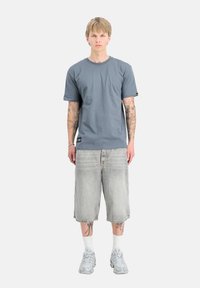 Alpha Industries LABEL BACK PRINT - Triko s potiskem - denim blue