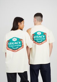 LEGACY STUDIOS UNISEX - Triko s potiskem - cream