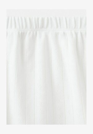 Tissu blanc à motifs subtils de rayures verticales et d'œillets en forme de losange, froncé à une taille élastique.