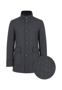 Szary wełniany płaszcz ze stójką, zapięciem na sześć guzików i dwoma przednimi kieszeniami; tkanina o strukturze jodełki.