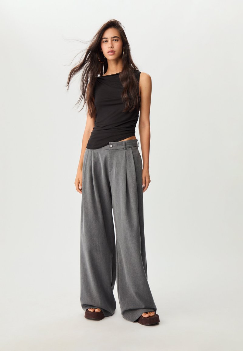 Stradivarius WIDE LEG SMART WITH DARTS - Pantalon classique - grey/gris - ZALANDO.FR
