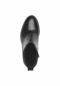 Botín de cuero negro hasta el tobillo con un acabado suave, punta redondeada, cremallera lateral y un diseño estrecho. Interior forrado para mayor comodidad.