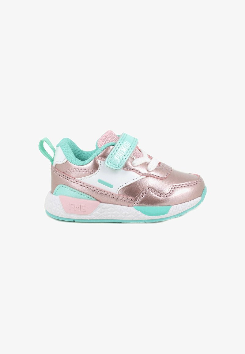 Sneaker per bambini metallici rosa e turchese con dettagli in mesh, lacci bianchi, colletto imbottito e cinturino regolabile per un fit sicuro.
