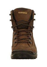 Bota de senderismo marrón con material de cuero y malla, diseño con cordones, base resistente y puntera reforzada para mayor durabilidad.