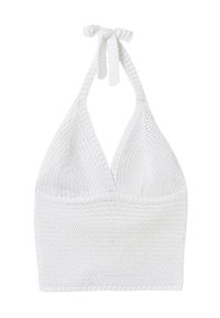 Top halter de ganchillo blanco con copas triangulares, cierre en el cuello con lazo y patrón texturizado en toda su superficie. Diseño simple y minimalista.
