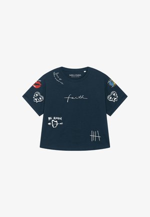 Mira Paris, TATTOO BRUTAL OVERSIZED ROLL UP TEE 26 - T-shirt print - dark blue