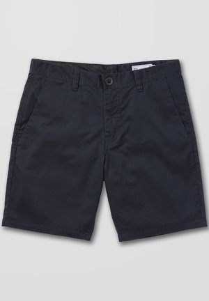 Pantalones cortos casuales para hombre en azul marino con trabillas para cinturón, cierre de botón y bolsillos frontales sobre un fondo gris claro.
