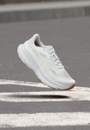 Saucony GUIDE 19 - Cestná bežecká obuv - white