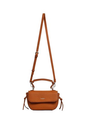 Bruine leren crossbodytas met een textuurafwerking, verstelbare schouderband, klepsluiting en accenten van zilverkleurig metaal. Ronde vorm met details.