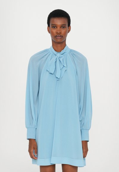 Alice + Olivia GRACEN TRAPEZE MINI DRESS - Freizeitkleid - mineral blue