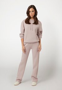 Guess MIT SEITLICHEM LOGO - Tepláky - rose