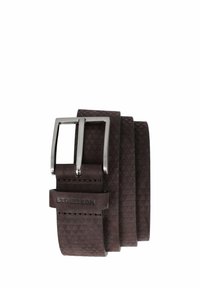 Ceinture en cuir texturé marron avec une boucle rectangulaire en argent, arborant un motif en diamant et une étiquette de marque embossée sur la sangle.