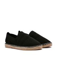 Zwarte espadrille-schoenen gemaakt van gestructureerde stof met een jute zool, voorzien van een geweven ontwerp en elastische zijpanelen voor comfort.