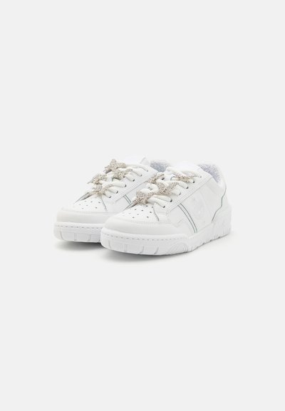 CHIARA FERRAGNI Sneakers basse - white