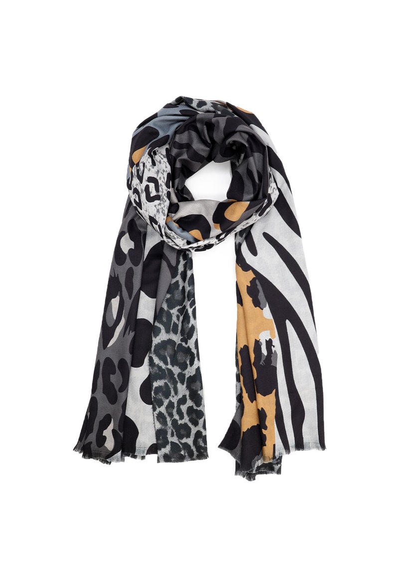 Sciarpa con motivi di stampa animale misti in nero, grigio, bianco e giallo senape, disposta a loop allentato con bordi frangiati.