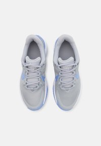 Nike Performance STAR RUNNER 4 - Chaussures de running sur route - wolf grey/royal pulse/white