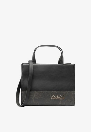 Borsa a tracolla in pelle nera dal design strutturato. Presenta una base in grigio scuro testurizzata con motivi a tema viaggio e dettagli del logo in tono oro.