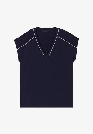 Navyblauwe V-hals korte mouwen top met witte biezen langs de schoudernaden. Zachte stof, relaxte pasvorm en een rechte zoom.