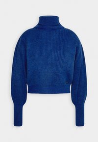 Blauer gestrickter Rollkragenpullover mit langen Ärmeln sowie gerippten Bündchen und Saum, auf einem schlichten weißen Hintergrund präsentiert.