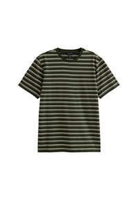 Camiseta de manga corta verde con rayas horizontales blancas, cuello redondo y textura de tela suave, que presenta un corte relajado y un dobladillo recto.